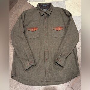 Pendleton Thomas Kay 100% wool button down shirt, Size Large, Green, like new